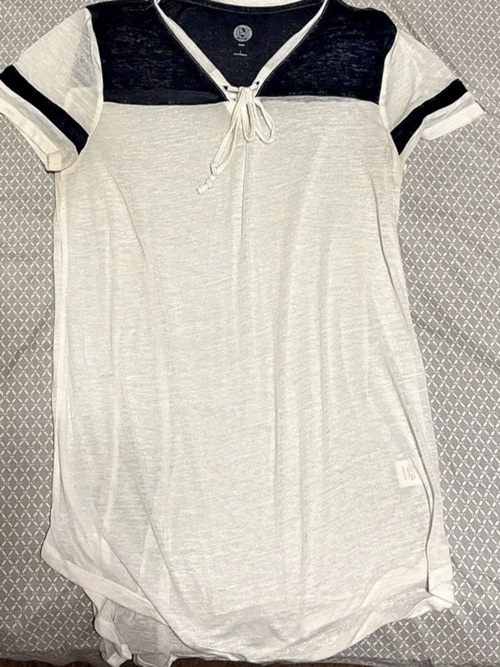 SO Color Block Short Sleeve Top in White & Navy blue Size Large